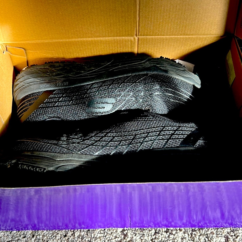 Sketchers D Lux walker
